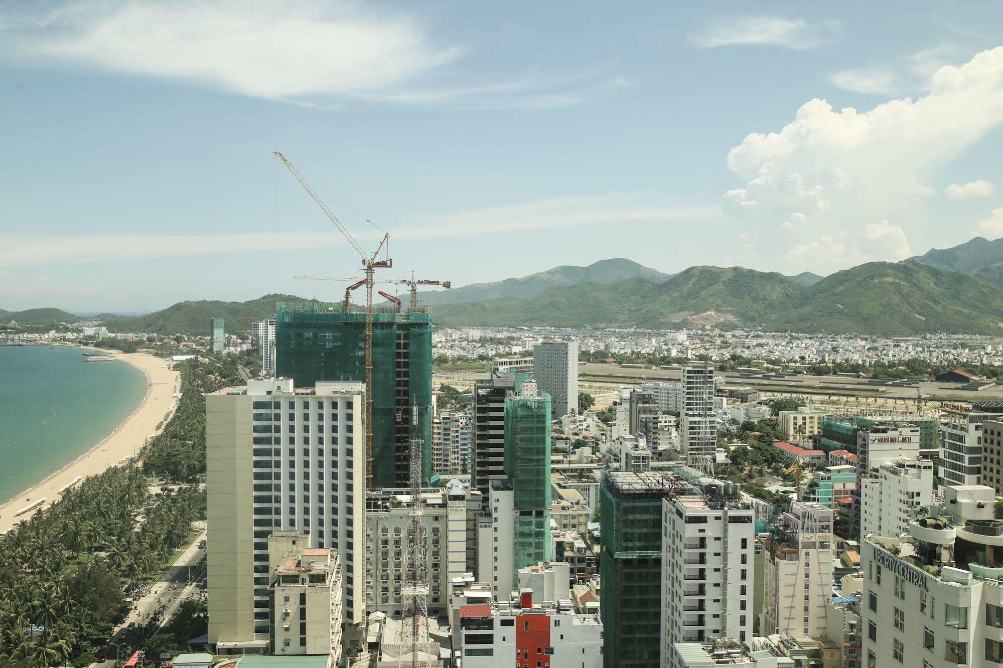 Gold Ocean Apartments Нячанг Екстер'єр фото